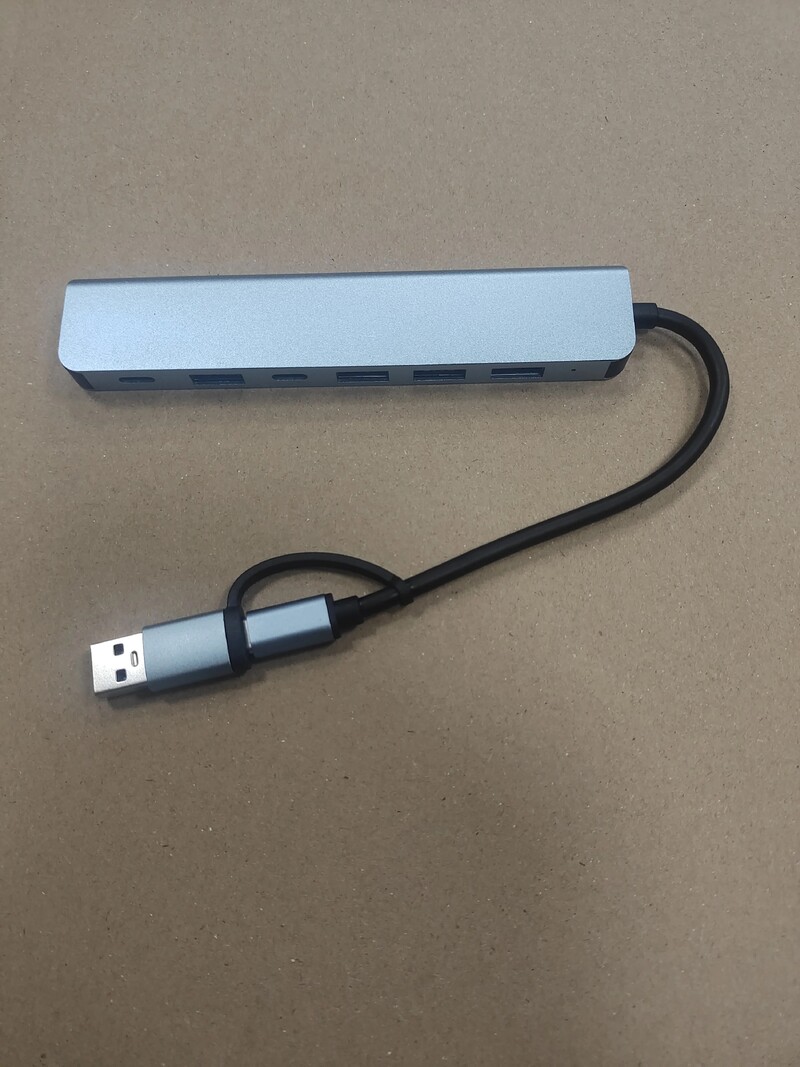 7 vienā USB centrmezgls ar sadalītāja karšu lasītāju, USB C portu, USB 3.0/2.0, SD/TF sadalītāja karšu lasītāju, dokstaciju