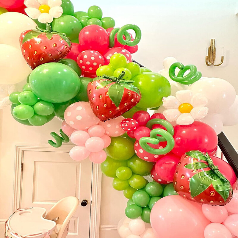 Set de 150 de bucăți pentru decorațiuni de petrecere cu căpșuni, ghirlande cu baloane, cu căpșuni, margaretă, roșu, buline, roz, cu buline, balon lung, potrivit pentru dulceață, fructe de pădure, pentru prima temă pentru petreceri