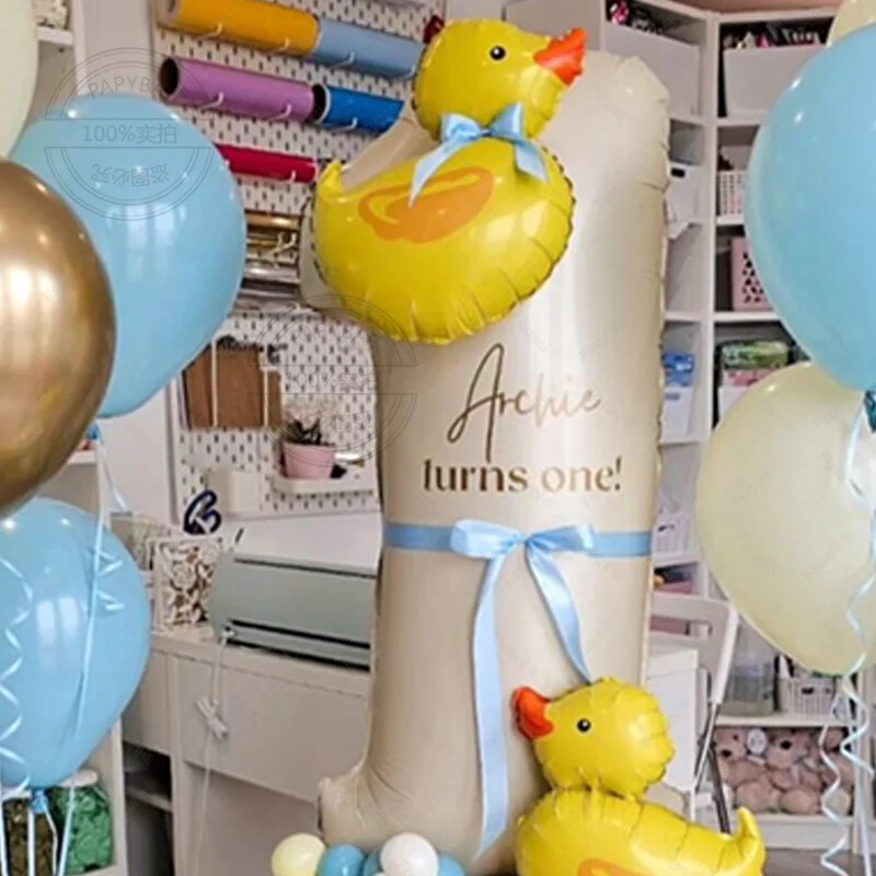 58 ks mini žlté balóny s kačičkou, biely fóliový balón s číslom, modrý, žltý, zlatý, latexový balón, darček k narodeninám pre deti.