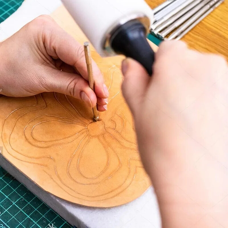 Nástroje na ručné lisovanie a razenie kože, razidlo, pečiatka, razenie kovov, tepelná práca, kožené remeslo, profesionálne razenie, DIY