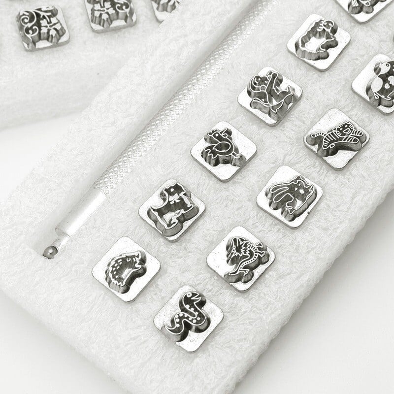 Alat za utiskivanje kože 12 znakova/životinjskih i biljnih uzoraka DIY Alat za utiskivanje ukrasa za utiskivanje kože/biljnog štavljenja