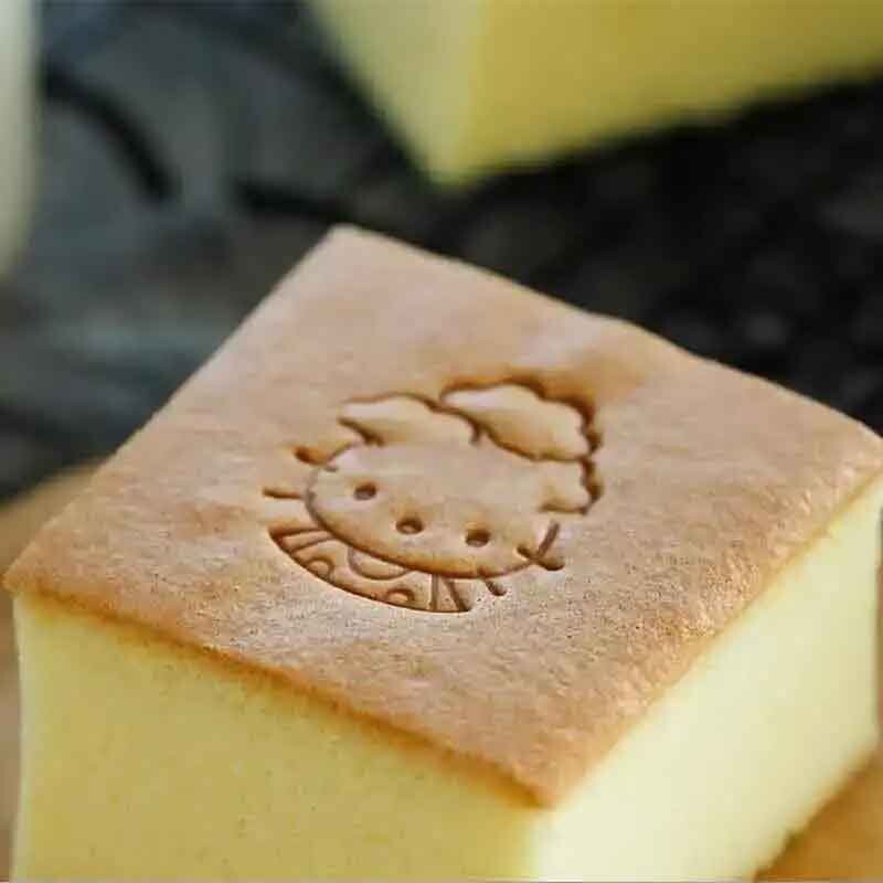Pečiatka na tortu s horúcou razbou VŠETKO NAJLEPŠIE K NARODENINÁM Mosadzná raziaca forma na chlieb, tortu, nástroj na razenie povrchu, požehnaná pečať na narodeninovú oslavu