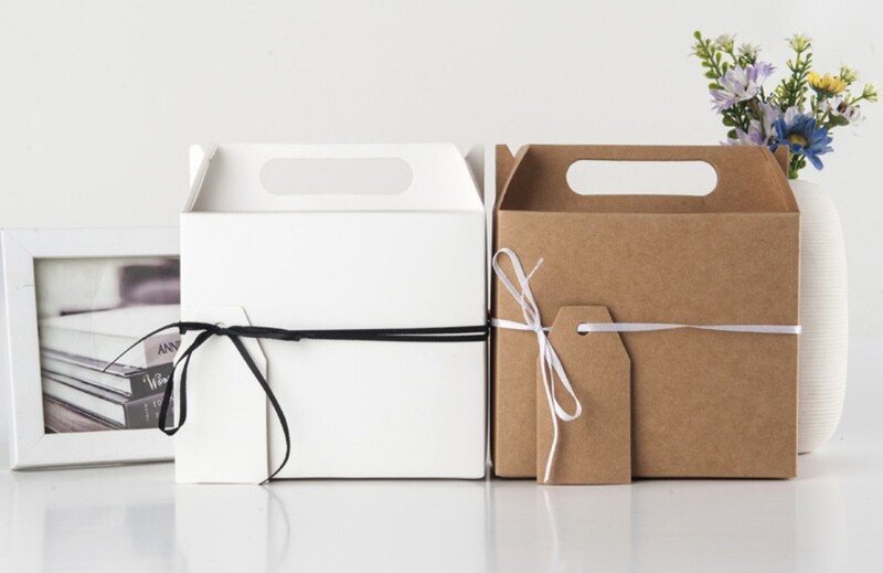 10 vnt 8,5x7 cm kraftpopieriaus dovanų paketas su dekoratyvinėmis etiketėmis ir vakarėlio saldainių maišelis kvadratinė pakavimo popierinė dėžutė