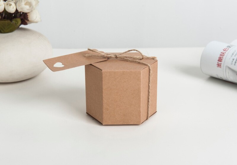 10 vnt 8,5x7 cm kraftpopieriaus dovanų paketas su dekoratyvinėmis etiketėmis ir vakarėlio saldainių maišelis kvadratinė pakavimo popierinė dėžutė