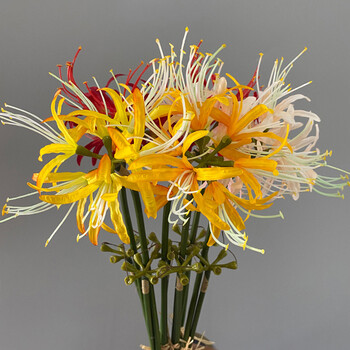 Τεχνητά λουλούδια Red Spider Lilies Silk Flowers Υπαίθρια ψεύτικα φυτά Πράσινο Διακόσμηση κήπου σπιτιού Higanbana Lycoris Bulbs