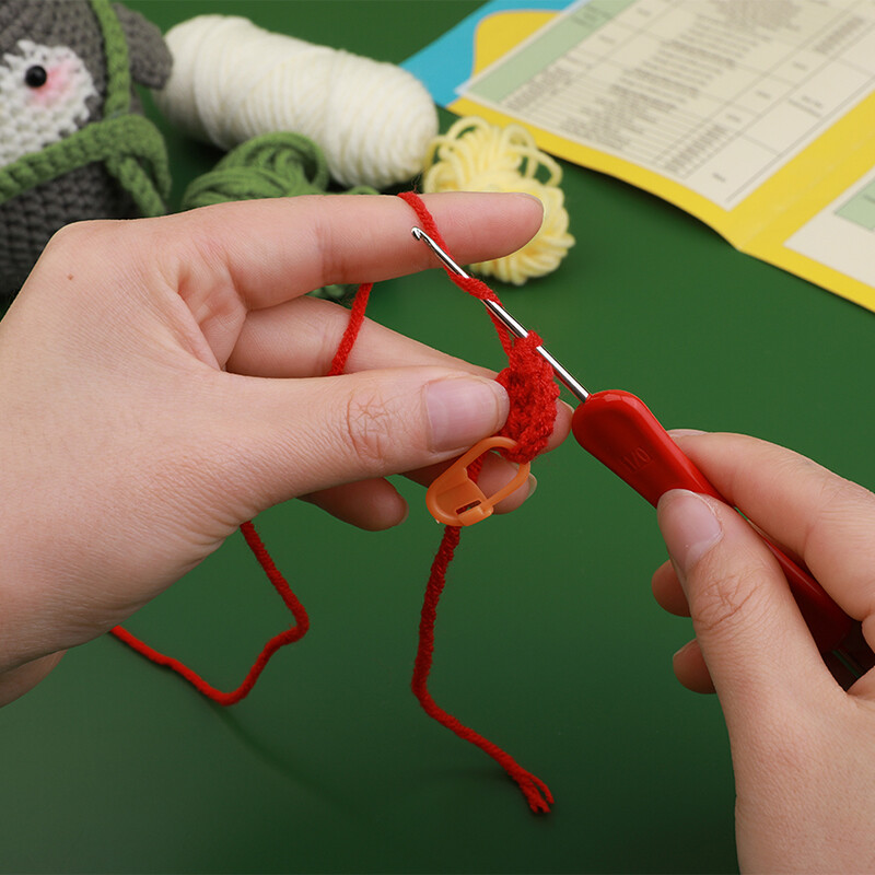 IMZAY Pachet de materiale de tricotat nefinisat în formă de pinguin Kit de bricolaj tricotat manual pentru începători cu accesorii de croșetat