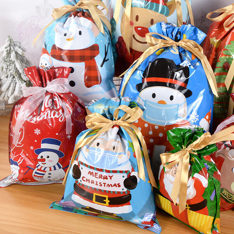 5db karácsonyi húzózsinóros ajándéktasakok lakberendezési műanyag zacskó ajándékokhoz Újrafelhasználható tárolótasak Karácsonyi party dekorációs kellékek