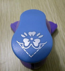 Νέο φανταχτερό ανάγλυφο γωνιακό χαρτί εκτύπωσης καρτών κοπής Λεύκωμα Λεύκωμα σε σχήμα μεγάλη συσκευή ανάγλυφου Hole Punch Kids Handmade Craft