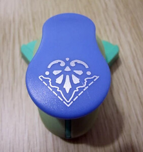 Νέο φανταχτερό ανάγλυφο γωνιακό χαρτί εκτύπωσης καρτών κοπής Λεύκωμα Λεύκωμα σε σχήμα μεγάλη συσκευή ανάγλυφου Hole Punch Kids Handmade Craft