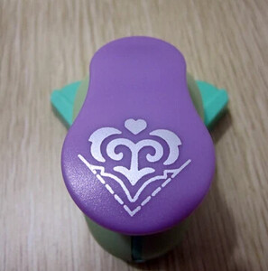 Νέο φανταχτερό ανάγλυφο γωνιακό χαρτί εκτύπωσης καρτών κοπής Λεύκωμα Λεύκωμα σε σχήμα μεγάλη συσκευή ανάγλυφου Hole Punch Kids Handmade Craft