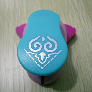 Νέο φανταχτερό ανάγλυφο γωνιακό χαρτί εκτύπωσης καρτών κοπής Λεύκωμα Λεύκωμα σε σχήμα μεγάλη συσκευή ανάγλυφου Hole Punch Kids Handmade Craft