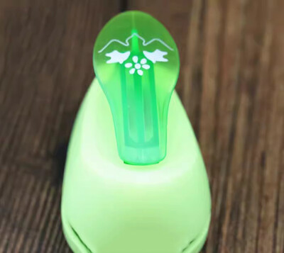 Reljefinis „pasidaryk pats“ kampinis popierius, spausdinimo kortelių pjaustytuvas Dovanų iškarpų knygelės formuotojas Mažas reljefinis įtaisas Rankų darbo skylių perforatorius vaikams