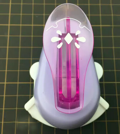 Reljefinis „pasidaryk pats“ kampinis popierius, spausdinimo kortelių pjaustytuvas Dovanų iškarpų knygelės formuotojas Mažas reljefinis įtaisas Rankų darbo skylių perforatorius vaikams