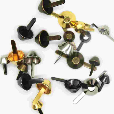 60 vnt. Kaušas Vinys Geležinis Krepšys Kniedės Pėda Dviejų kojų priedai Pėdos Smeigės Spygliai Kvadratinis