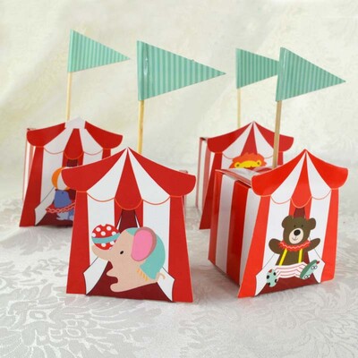 20gab/komplekts Circus Candy Box Papīra sarkans svītraina dāvanu kastīte ar karogu dzimšanas dienas ballītei Baby Shower Decorations Favors iepakojuma maisiņš