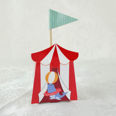20gab/komplekts Circus Candy Box Papīra sarkans svītraina dāvanu kastīte ar karogu dzimšanas dienas ballītei Baby Shower Decorations Favors iepakojuma maisiņš