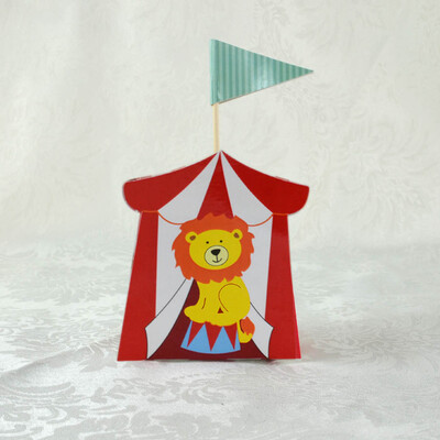 20gab/komplekts Circus Candy Box Papīra sarkans svītraina dāvanu kastīte ar karogu dzimšanas dienas ballītei Baby Shower Decorations Favors iepakojuma maisiņš