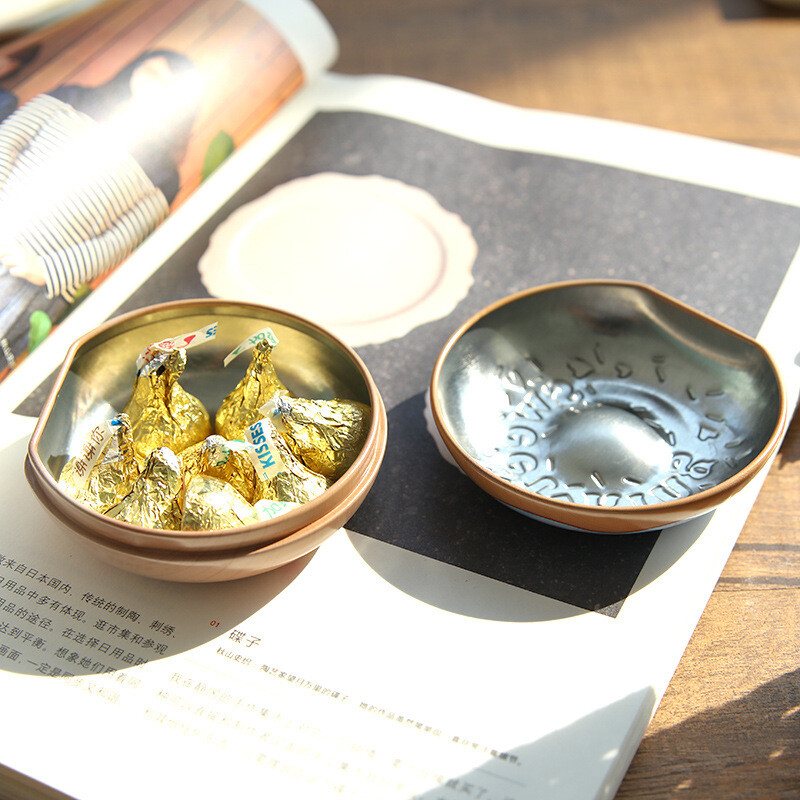 Forma de gogoașă colorată, mini desen animat drăguț, 8 x 8 x 4 cm, bomboane, pastile, ruj, cutie de depozitare pentru monede, cutie de tablă pentru bomboane pentru petrecere de nuntă