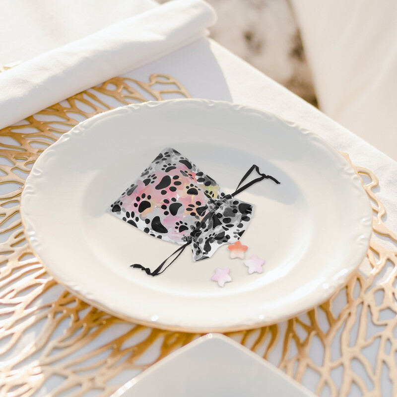 50 gab Savelkamās aukliņas ķepu apdrukas dāvanu maisiņš Mazs rotaslietas Kāzu labvēlības maisiņi Organza ballīte