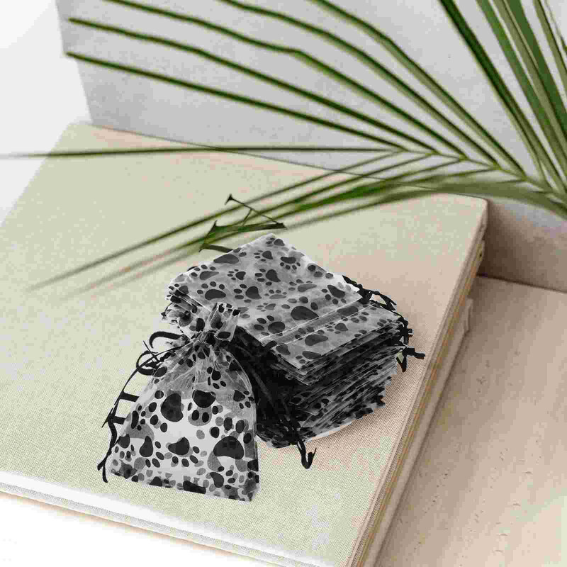 50 gab Savelkamās aukliņas ķepu apdrukas dāvanu maisiņš Mazs rotaslietas Kāzu labvēlības maisiņi Organza ballīte