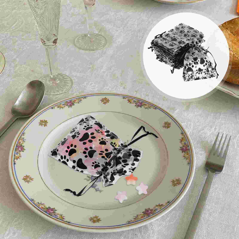 50 gab Savelkamās aukliņas ķepu apdrukas dāvanu maisiņš Mazs rotaslietas Kāzu labvēlības maisiņi Organza ballīte