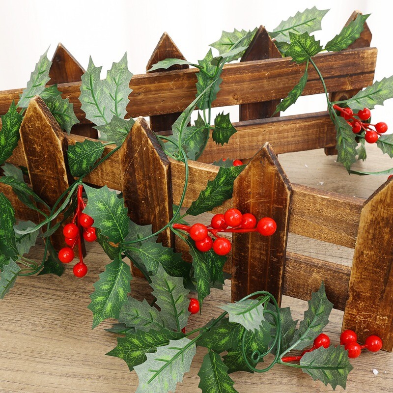 Karácsonyi füzér mesterséges bogyó növények szőlő zöld piros magyal bogyó szőlőkert karácsonyi újév karácsonyfa dekoráció fotó kellékek