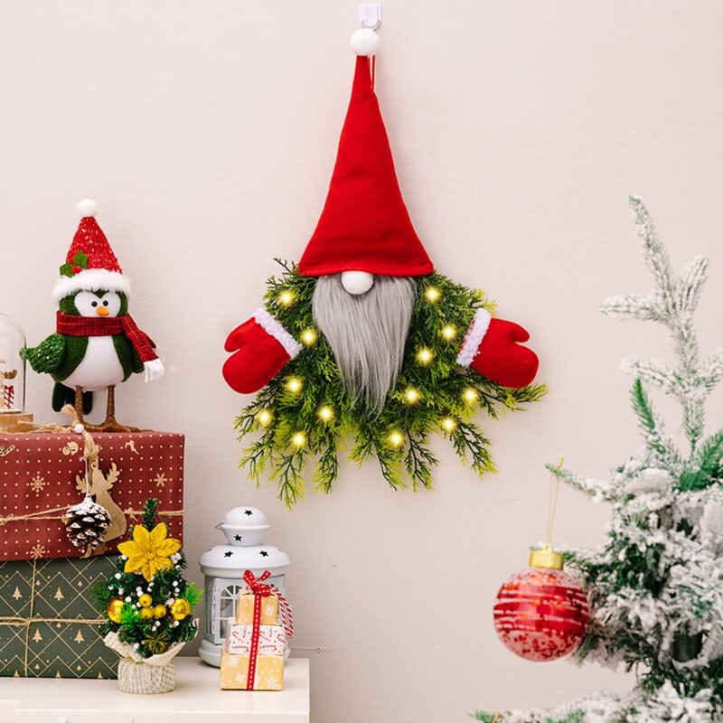 Karácsonyi törpe koszorú fényekkel Mikulás függő tábla bejárati ajtó dekoráció mesterséges fenyő luc svéd fal karácsonyi otthonra