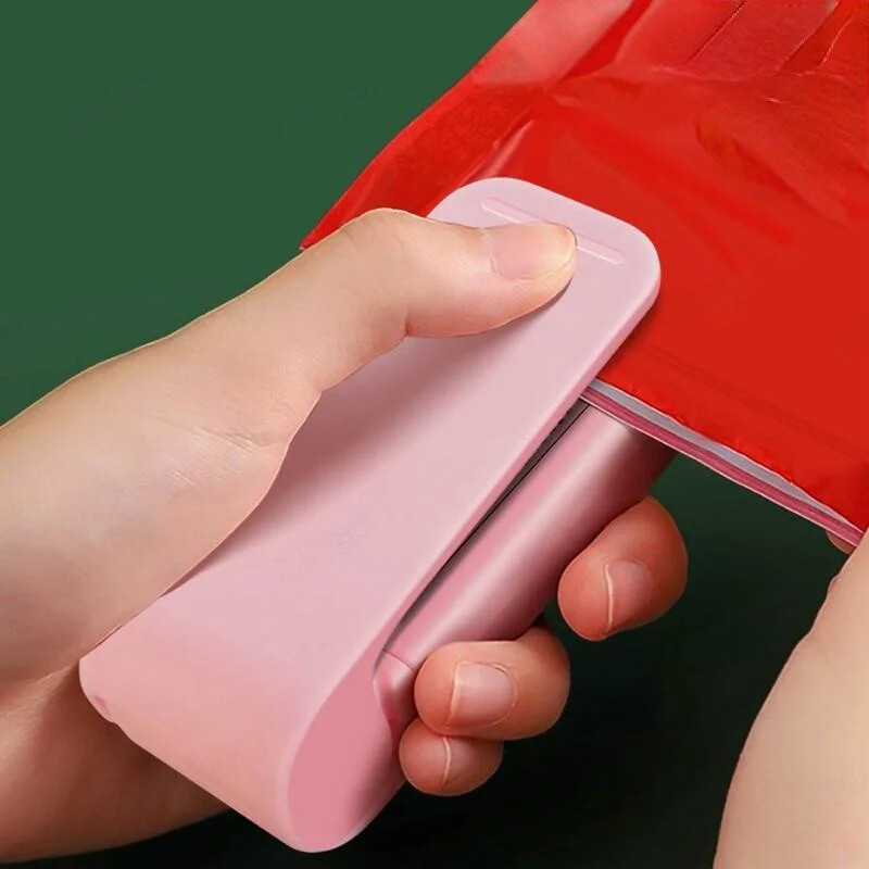 Mini többfunkciós lezáró műanyag tárolótasak lezáró gép Zárja be a frissen lezárt élelmiszerek snackek konyhai eszközét