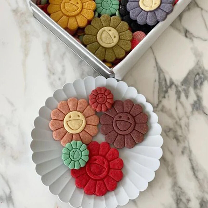 Formă pentru prăjituri cu margaretă zâmbitoare Design creativ Formă pentru prăjituri cu chip zâmbitor cu floarea-soarelui tăietor de patiserie Instrumente pentru desert Accesorii de bucătărie