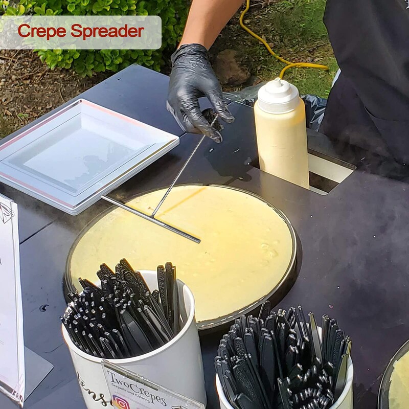 Nerūdijančio plieno prancūziško blyno tepimo blynelių, panašių į tešlą, tepimo įrankiai.