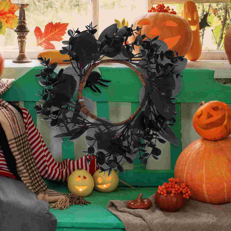 Helovino vainikas juodo klevo lapo moliūgo kabantys papuošalai siaubo atmosferos durys pakabinamos durys lauke