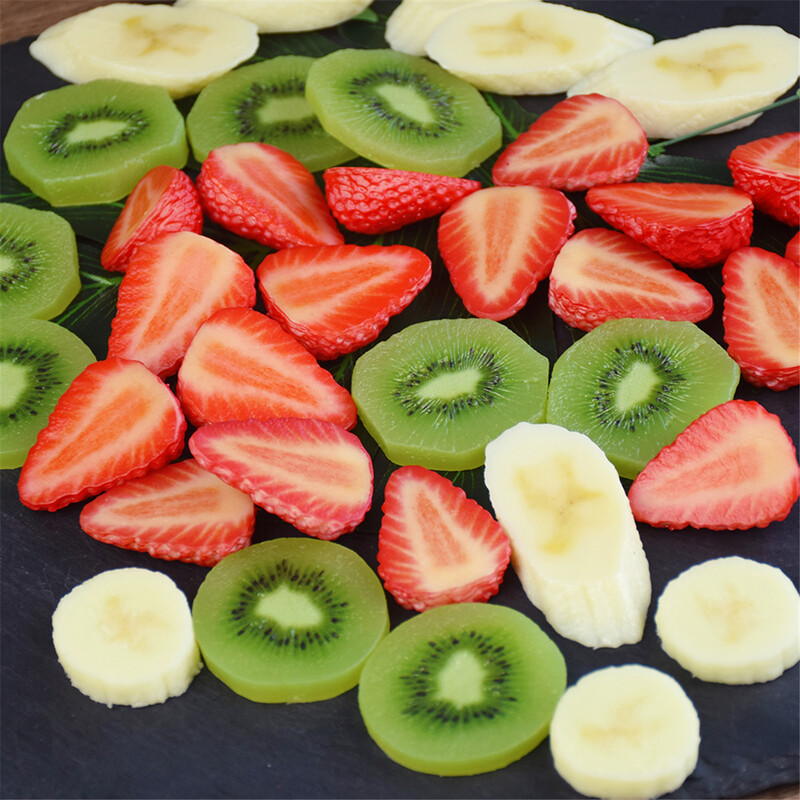 3 bucăți, felii de căpșuni simulate, felii de banane, felii de kiwi, obiecte decorative, accesorii pentru decorarea deserturilor, proces manual pentru fotografie