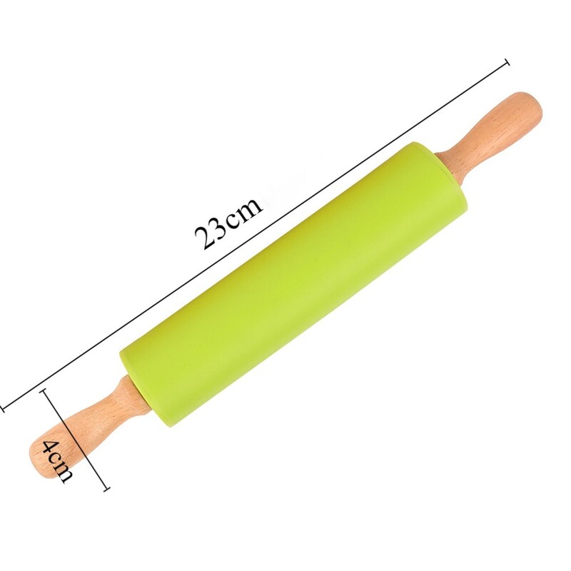 Sucitor din silicon antiaderent cu mânere din lemn pentru coacere, rolă pentru aluat de patiserie, fondant, pizza etc. 30 cm