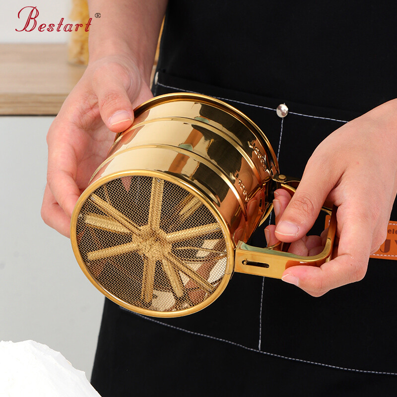 1 vnt rankinis miltų plaktuvas nerūdijančio plieno tinklelio sietelio puodelis miltelių miltų sietelis kepimo konditerijos įrankis Rankiniu būdu spaudžiamas sietelis