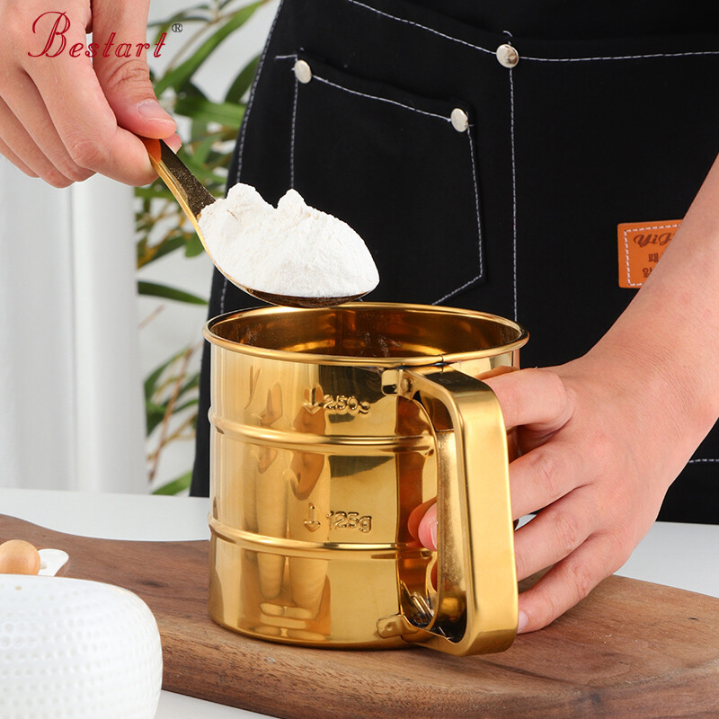 1 vnt rankinis miltų plaktuvas nerūdijančio plieno tinklelio sietelio puodelis miltelių miltų sietelis kepimo konditerijos įrankis Rankiniu būdu spaudžiamas sietelis