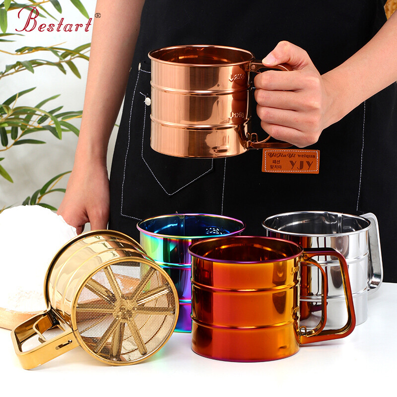 1 vnt rankinis miltų plaktuvas nerūdijančio plieno tinklelio sietelio puodelis miltelių miltų sietelis kepimo konditerijos įrankis Rankiniu būdu spaudžiamas sietelis