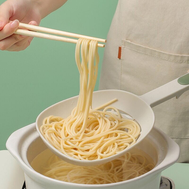 Szivárgó konyhai tészta kanál horgászgombóc, hosszú nyelű élelmiszer minőségű, magas hőmérsékletnek ellenálló spagetti nagy tölcsér