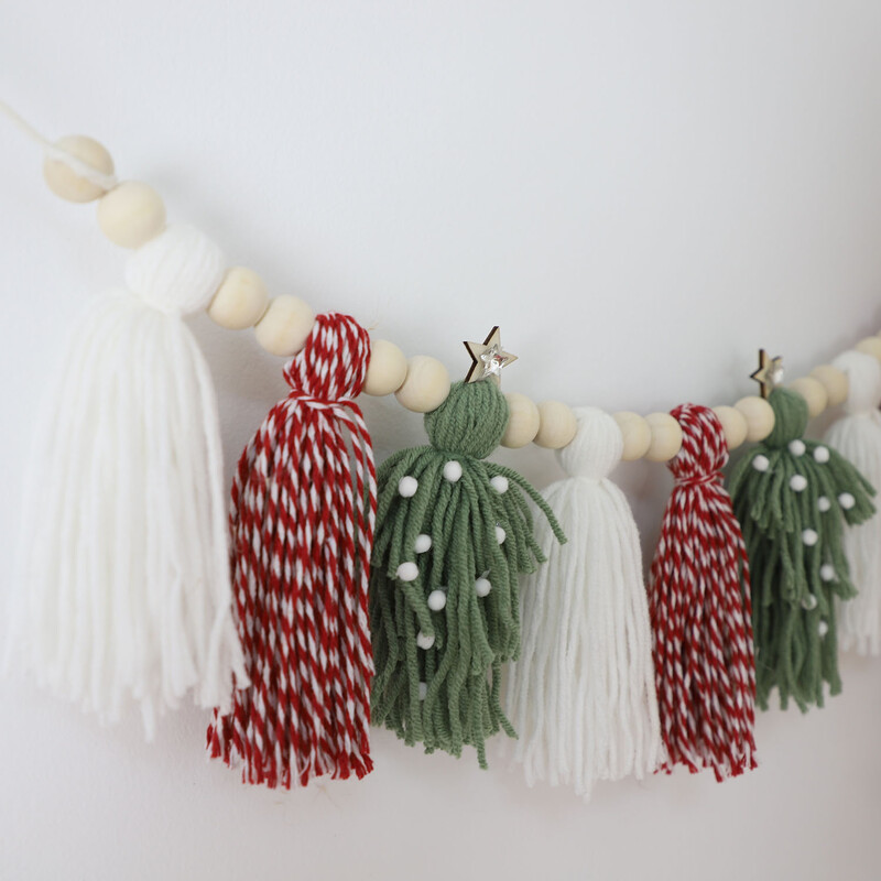 1db karácsonyi skandináv stílusú kézzel készített háromszínű bojt fagyöngy transzparens Otthoni Fesztivál Party Multifunkcionális dekoráció fali akasztó