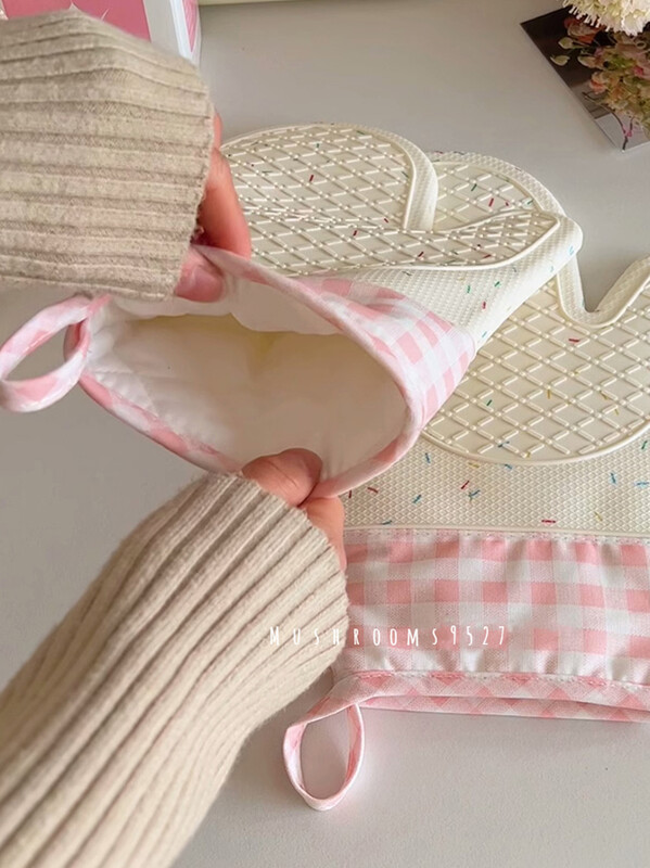 Koreai édes aranyos praktikus rózsaszín kockás pamut cukor tű szilikon csúszásmentes hőálló mikrohullámú forrázásgátló kesztyű