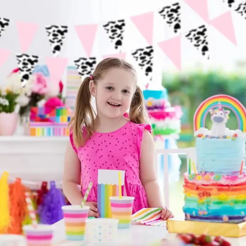 Fekete-fehér tehénmintás rózsaszín papír háromszög zászlós transzparensek születésnapi parti zászlók cowboyparti babaváró állatdíszek számára