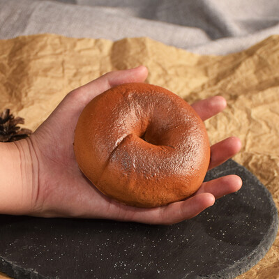 Szimulált bagel-modell, kenyérmodell, nagy hűségű puha kenyér, hamis élelmiszer-játékok, lakberendezési bolti kijelző