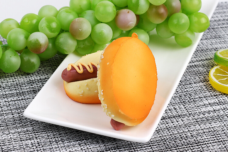 Puha PU szimulációs élelmiszermodell Erős kolbász reklám kellékek hot dog boltban, kenyérminta