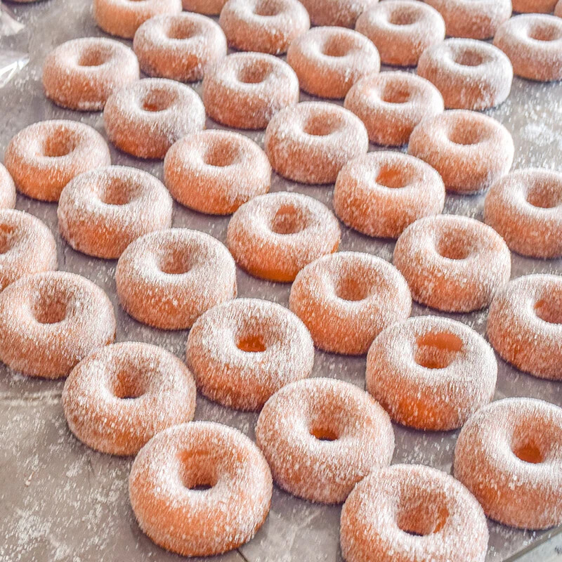 1db mesterséges kenyér szimuláció fánk modell hamis sütemény pékség ablak kellékek esküvői parti desszert asztal dísz gyerekjáték