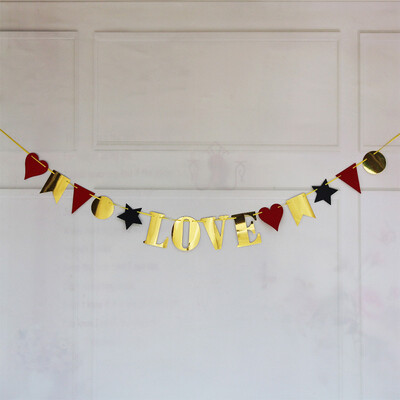 Kaszinó témájú esküvői parti dekoráció piros arany szív pontok gyémánt ásó póker füzér piros fekete póker parti szalag függő dekoráció