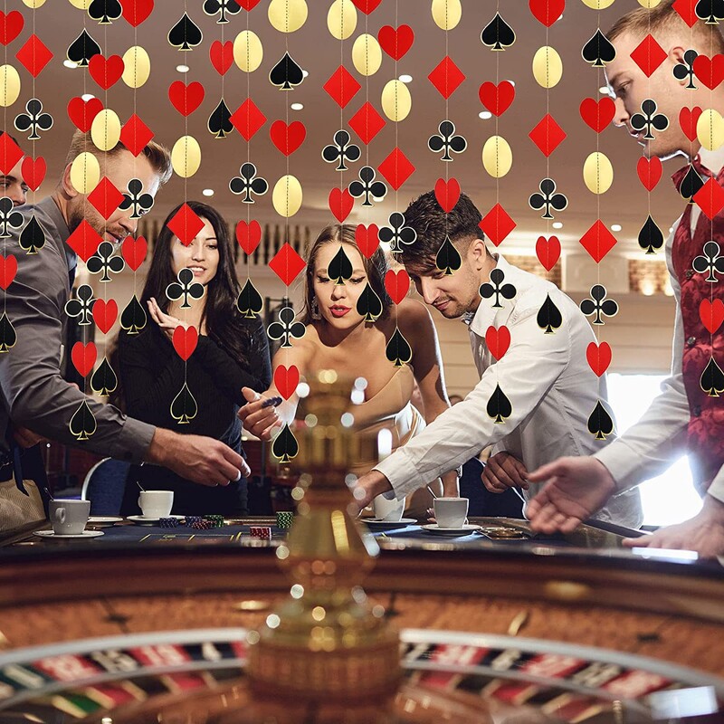 Kaszinó témájú esküvői parti dekoráció piros arany szív pontok gyémánt ásó póker füzér piros fekete póker parti szalag függő dekoráció