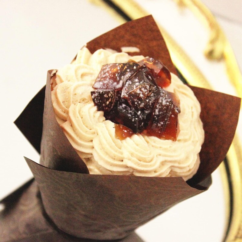 40/100/200 db tulipános cupcake betét, muffin cupcake papír csomagolás arany nyomattal, sütőpohártartó esküvőre, születésnapra