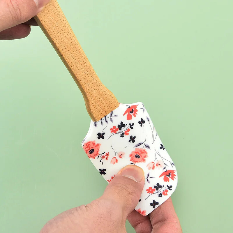 Medinės rankenos silikono tešlos mentele virtuvės šokolado kremo maišytuvas grandiklis Nelipnus miltų tešlos pyragų maišytuvas Kepimo įrankiai