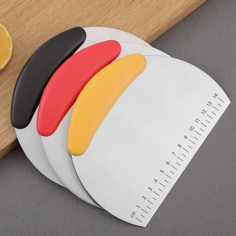 Rozsdamentes acél tésztavágó félkör alakú kaparós tészta kenyérvágó pikkelyes pizzavágó kényelmes fogantyús konyhai sütőeszközök