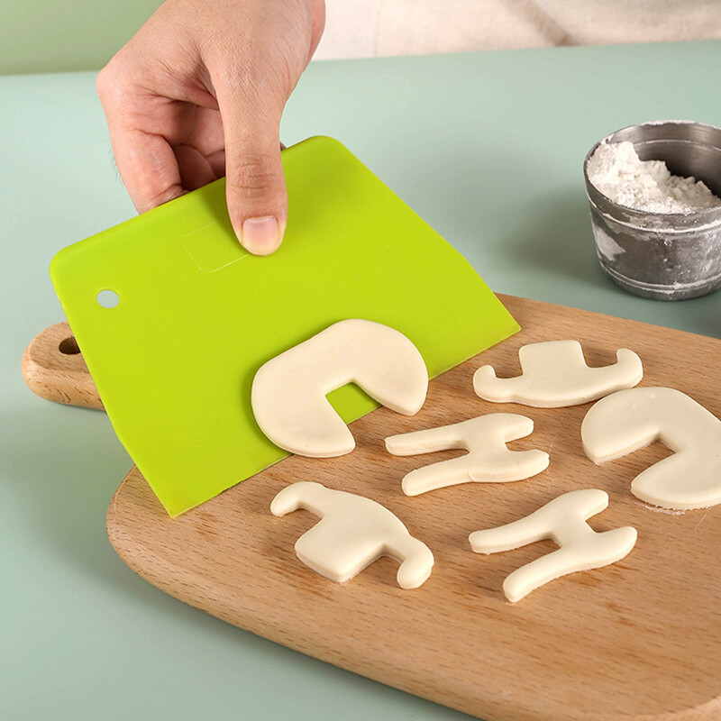 2 gab Cepšanas rīks Plastmasas skrāpis DIY konditorejas krējuma lāpstiņa trapecveida mīklas griešanas nazis kūkas dalītājs virtuves piederumi