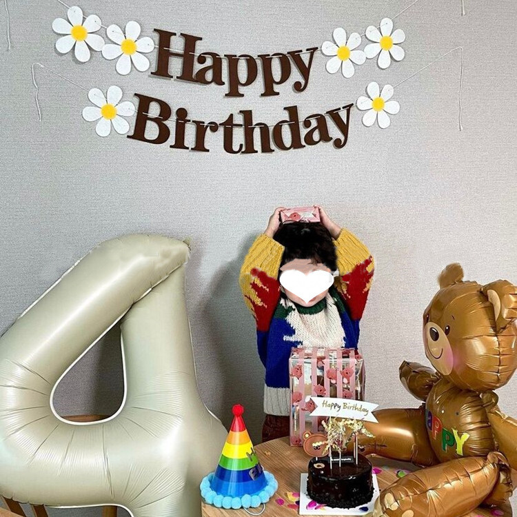 Barna Boldog születésnapi sármány zászló, füzér, százszorszép napraforgó téma, 1., 2., 3. éves születésnapi háttér dekoráció